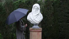 Thumbnail of Graceful Latin Lady Julia Roca Works Her Hairy Twat For Random Guy In Park