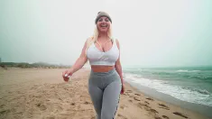 Thumbnail of Beach Fun With Blondie