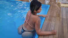 Thumbnail of Dancando, Rebolando Meu Rabao Na Piscina, E Sensualizando Muito Gostoso Para Voce !