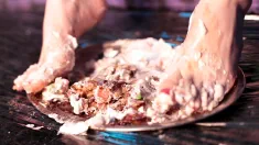 Thumbnail of Esmagando Um Bolo Delicioso Com Meu Pes - Messy Foot Worship