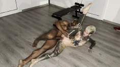 Thumbnail of Chica Tatuada Se Cabalga Una Polla Negra En El Gimnasio