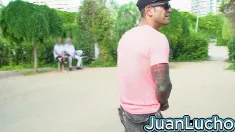 Thumbnail of Chulazo Tatuado Se Masturba En Publico