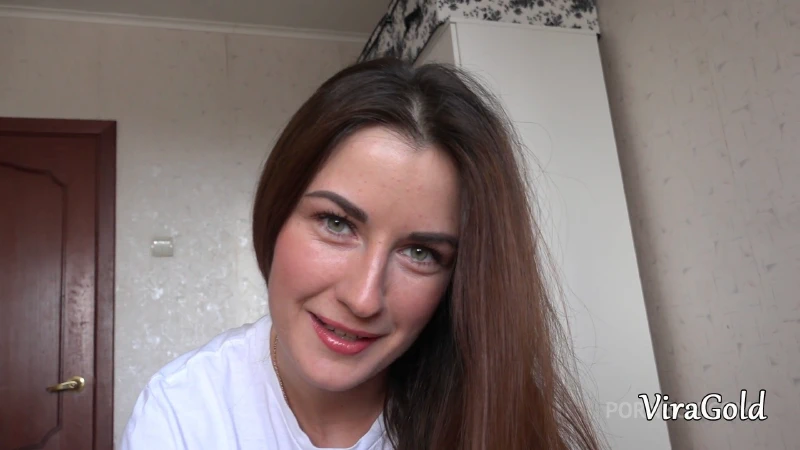 Camilla Moon has an innocent girl next door look